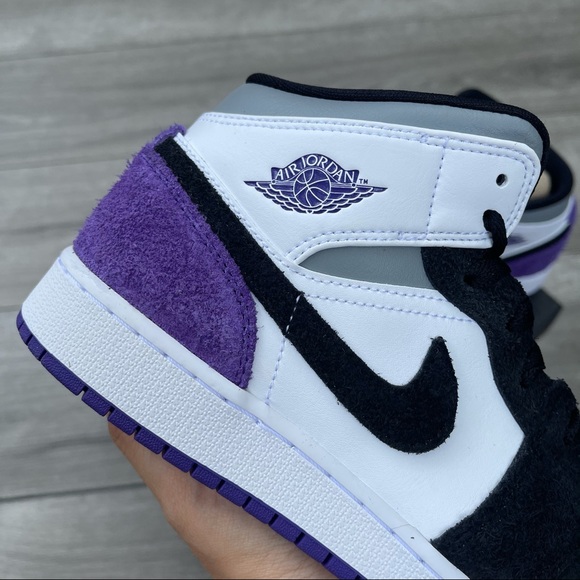 Air Jordan 1 Mid New w Box - Picture 2 of 10